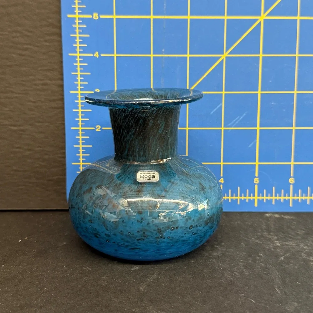 Signed Kosta Boda Art Glass Vase Deep Blue Kjell Engman 42653 4.5